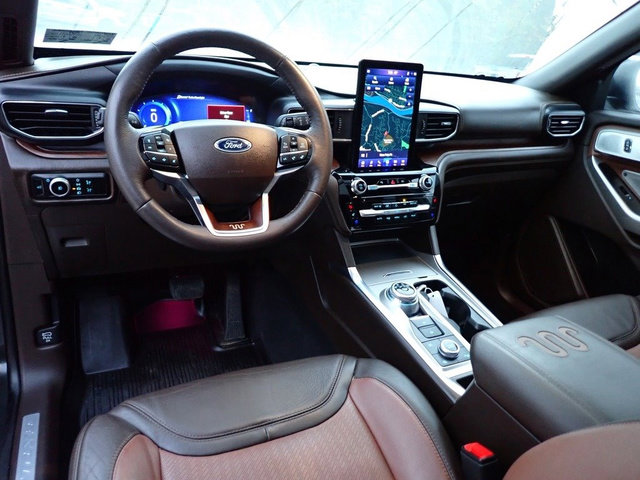 Used 2023 Ford Explorer King Ranch w/ Technology Package image 24