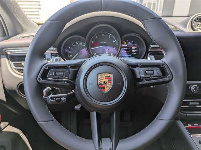 Certified 2025 Porsche Macan image 16