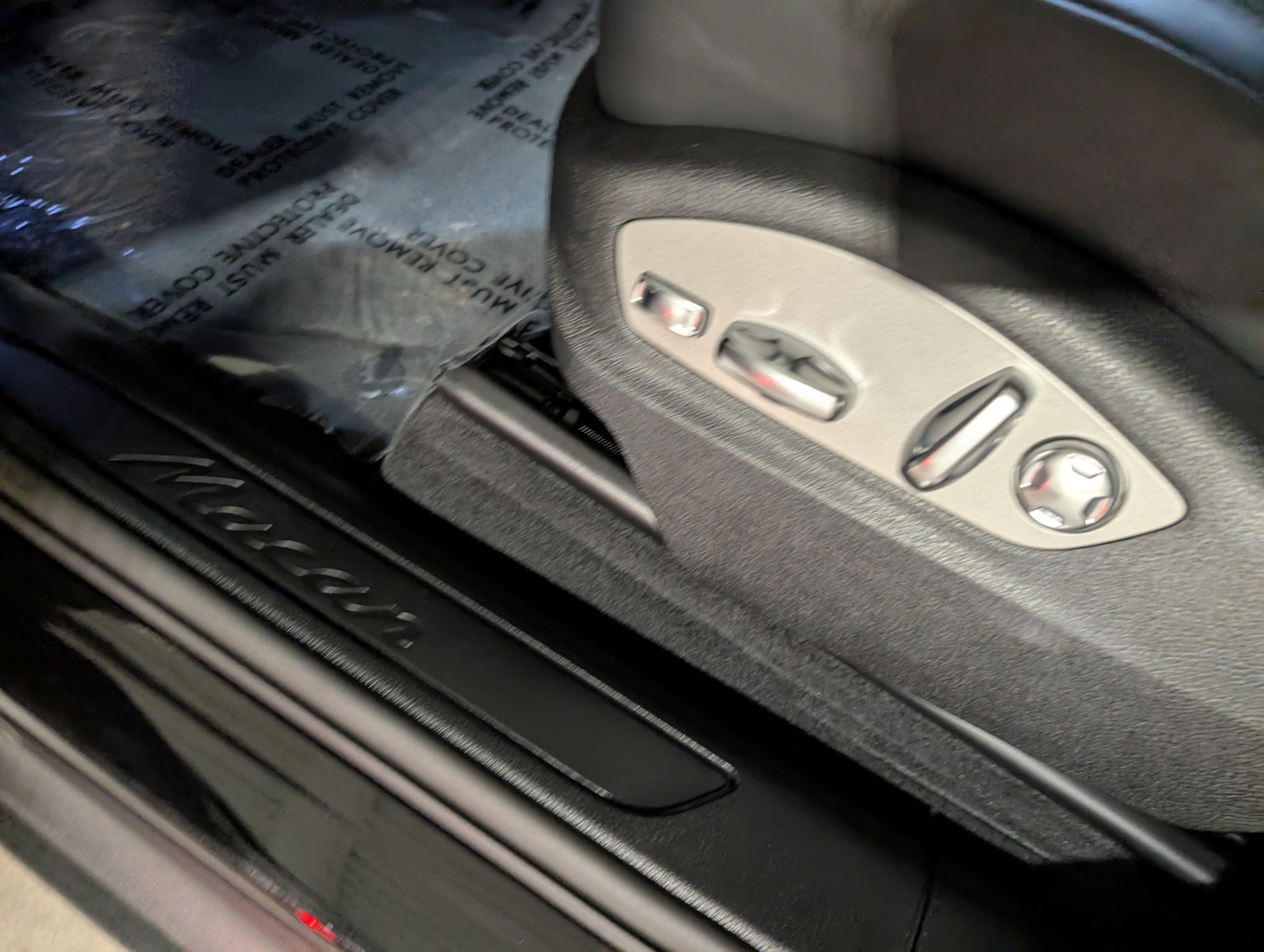 Used 2025 Porsche Macan image 25