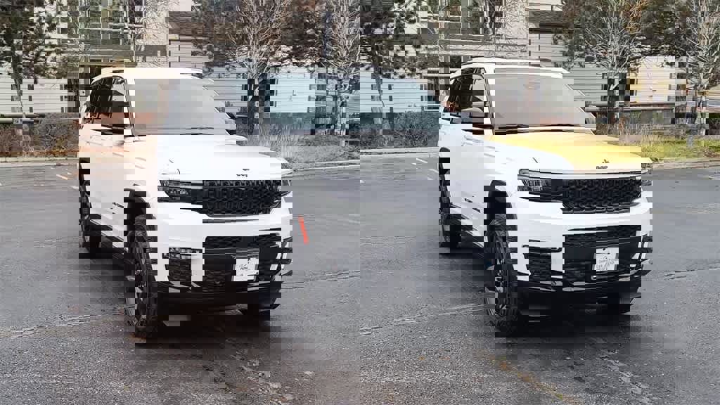 New 2025 Jeep Grand Cherokee L Limited w/ Luxury Tech Group II image 3