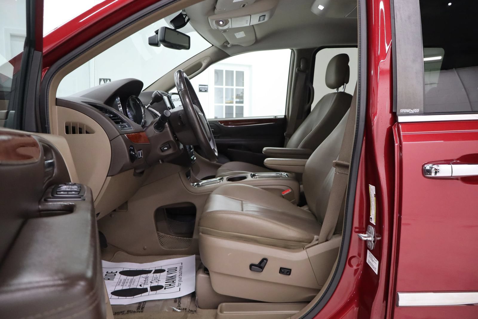 Used 2014 Chrysler Town & Country Touring-L w/ Driver Convenience Group FWD image 14