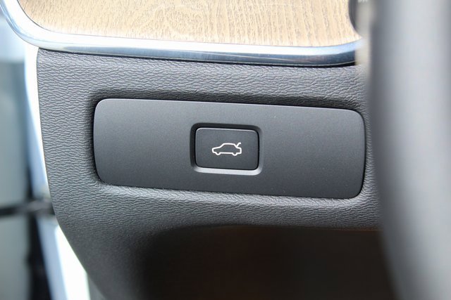 New 2026 Volvo XC60 B5 Plus w/ Protection Package Premier image 20