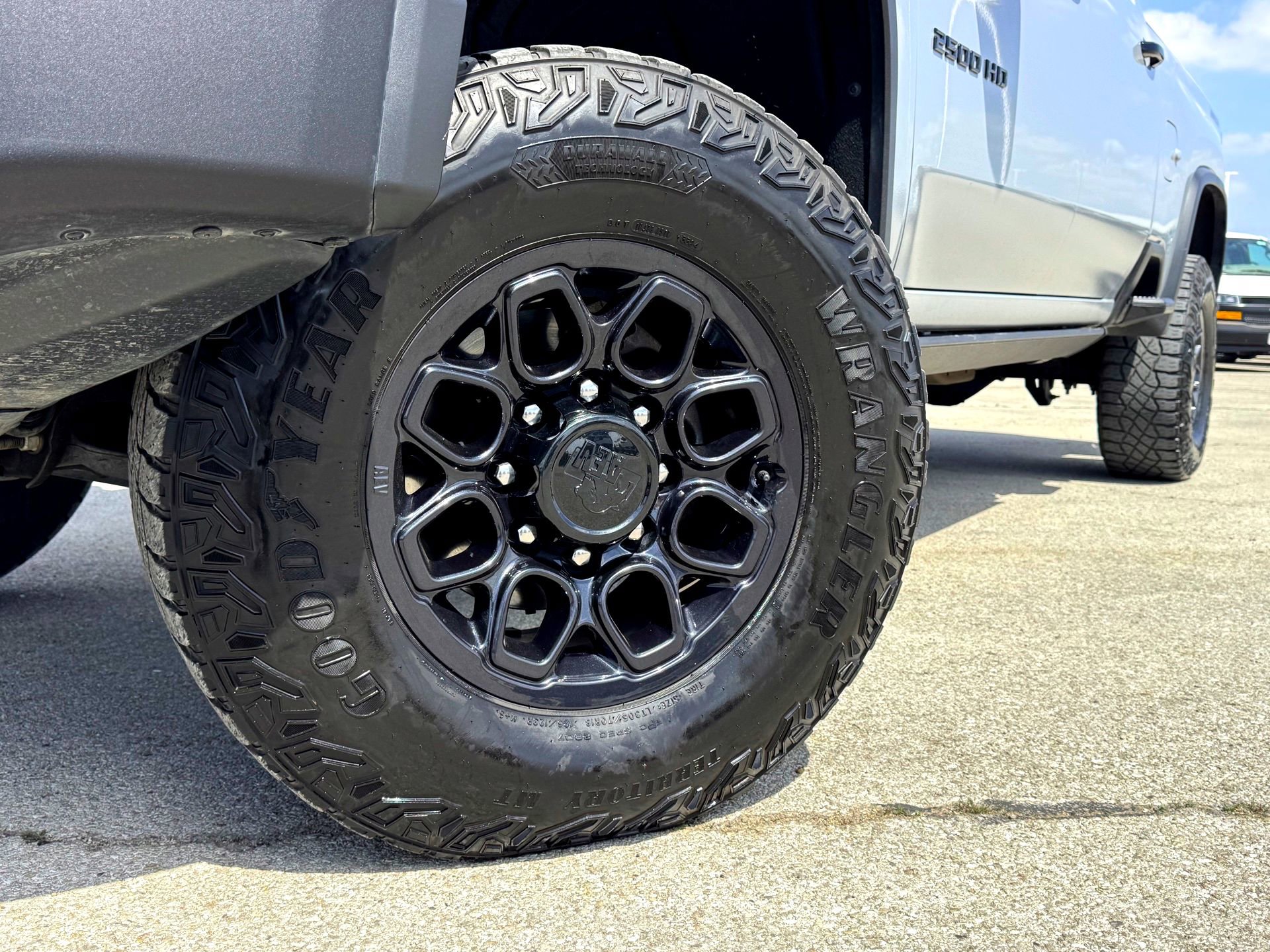 Used 2025 Chevrolet Silverado 2500 ZR2 w/ ZR2 Bison Edition image 2