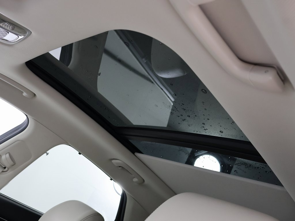 Used 2023 Genesis GV70 2.5T w/ Advanced Package image 9