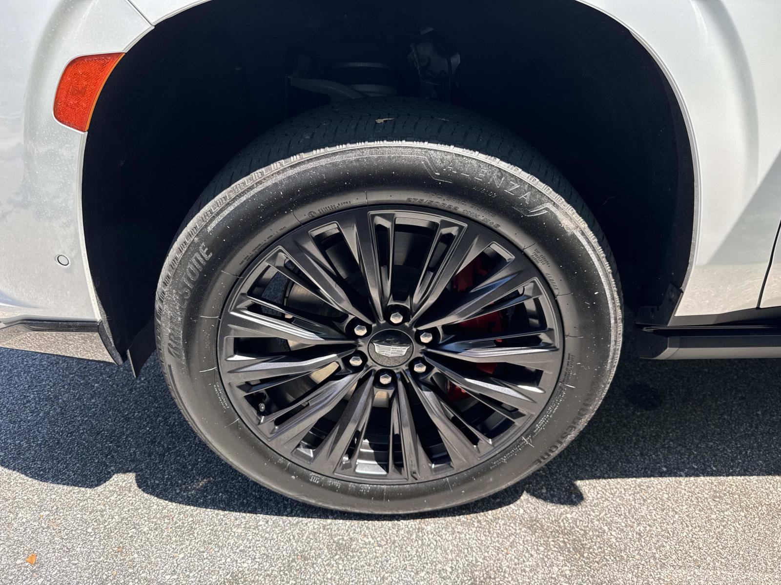 Used 2023 Cadillac Escalade ESV V AWD/4WD image 10