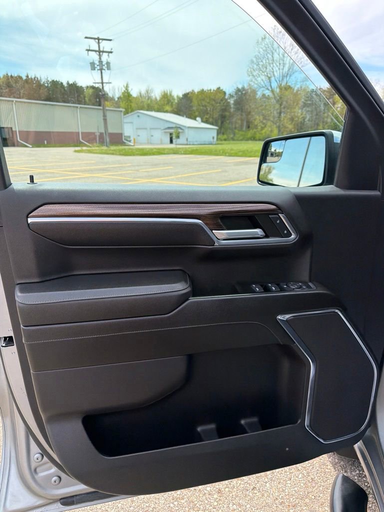 Used 2024 Chevrolet Silverado 1500 LT AWD/4WD image 11