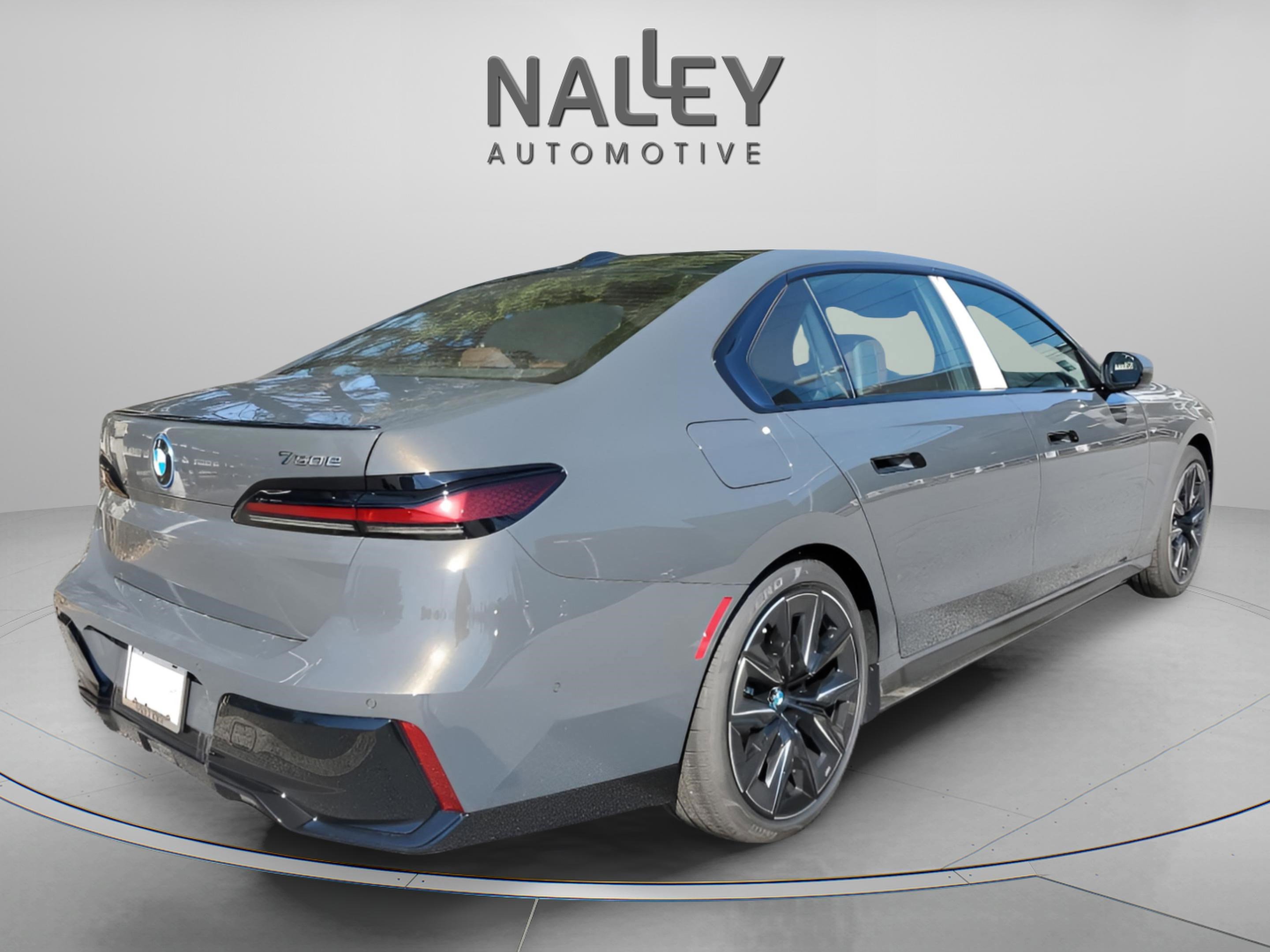 Used 2025 BMW 750e xDrive 750e xDrive image 3