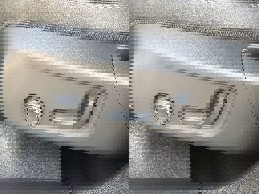 New 2026 Volvo XC40 B5 Core w/ Protection Package Premier image 16