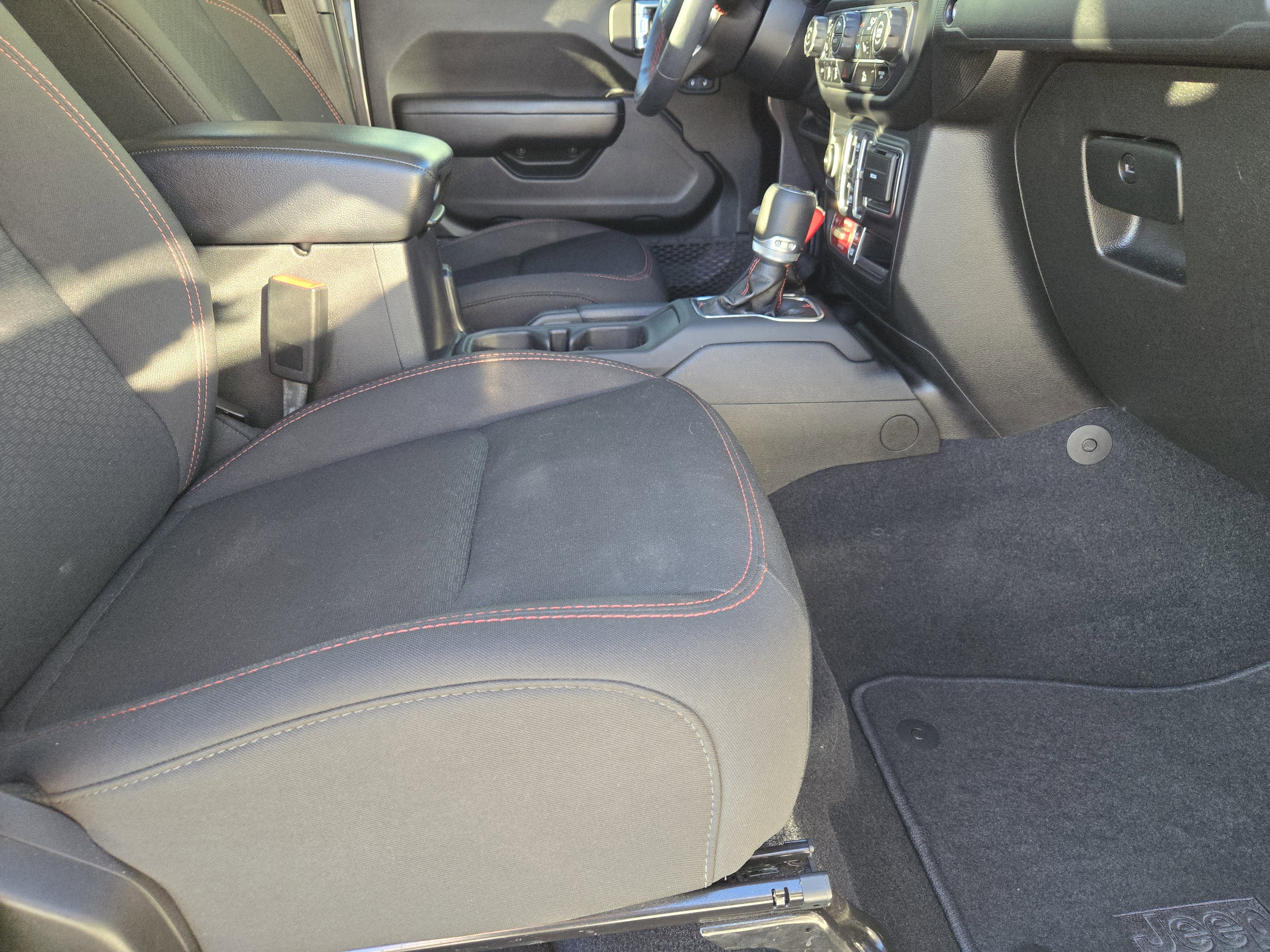 Used 2020 Jeep Gladiator Rubicon w/ Cold Weather Group image 17