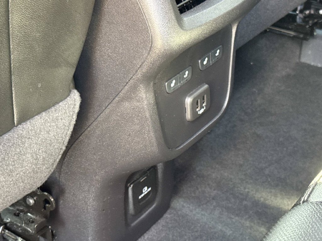 Used 2024 Chevrolet Equinox Premier FWD image 16