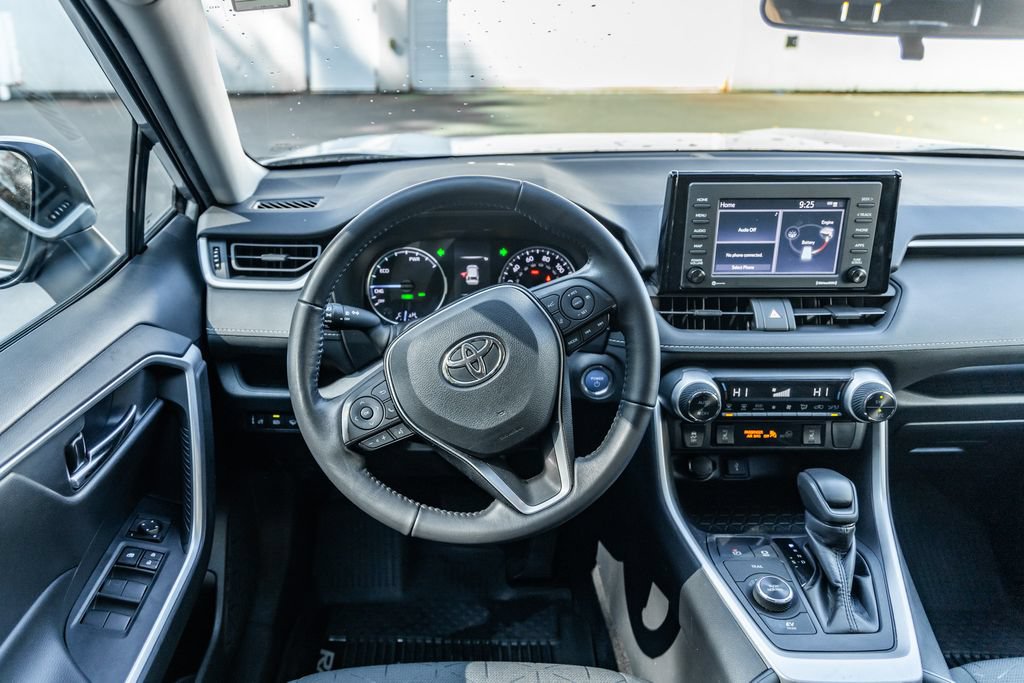 Used 2021 Toyota RAV4 XLE w/ XLE Grade Weather Package AWD/4WD image 29
