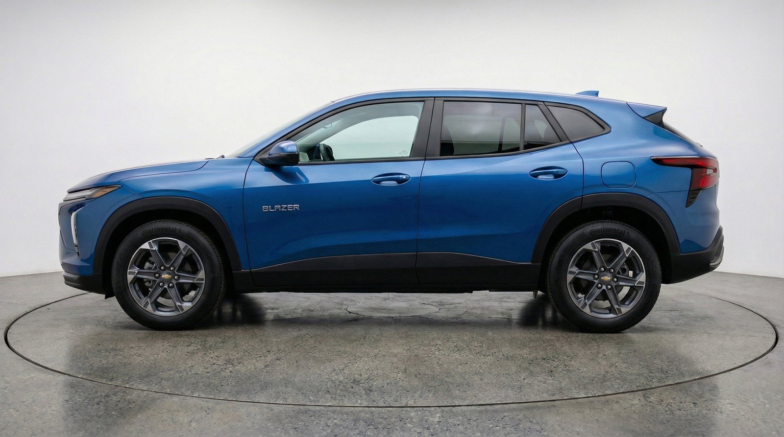 Used 2025 Chevrolet Blazer LT FWD image 5