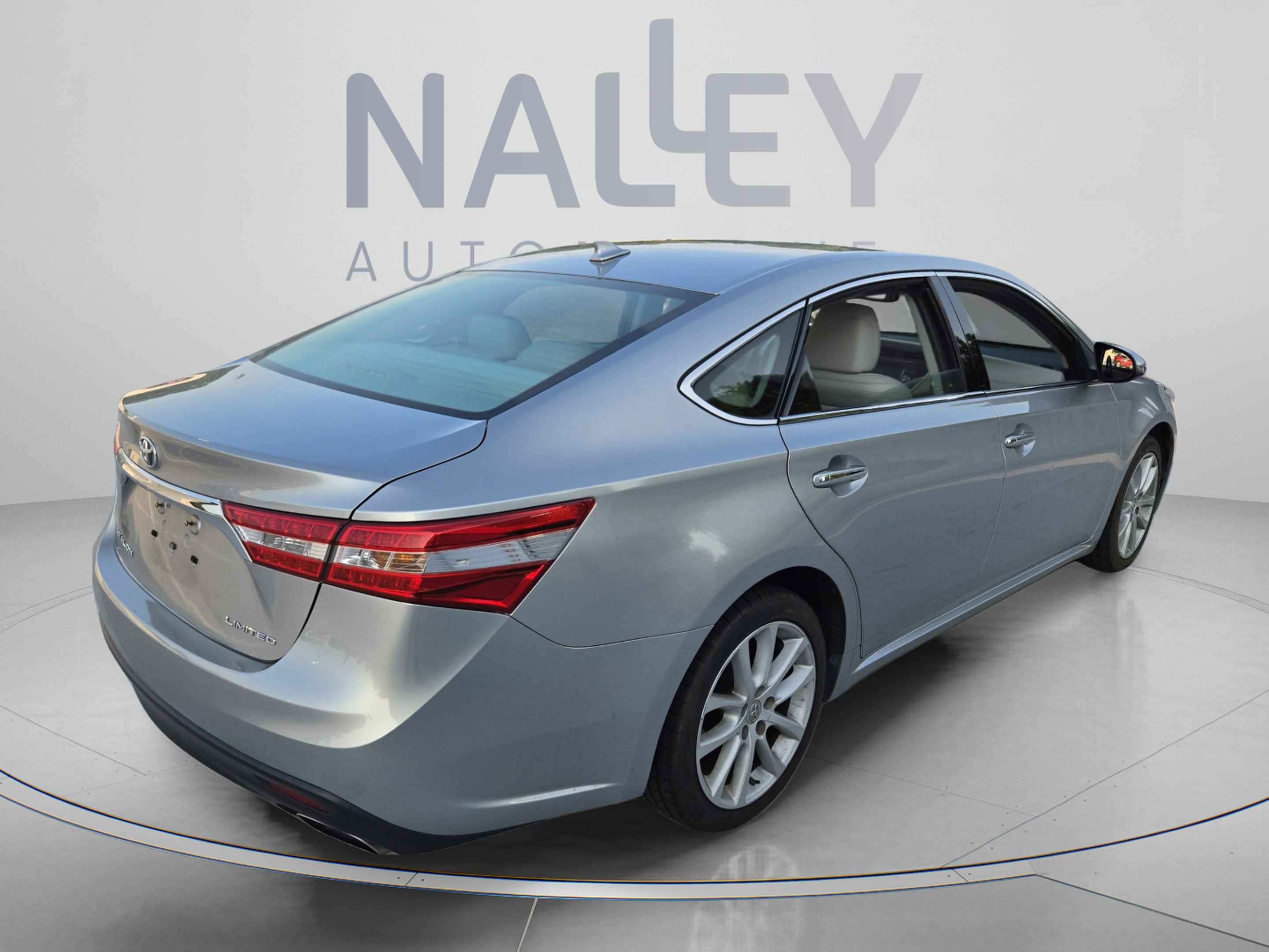 Used 2015 Toyota Avalon Limited FWD image 5