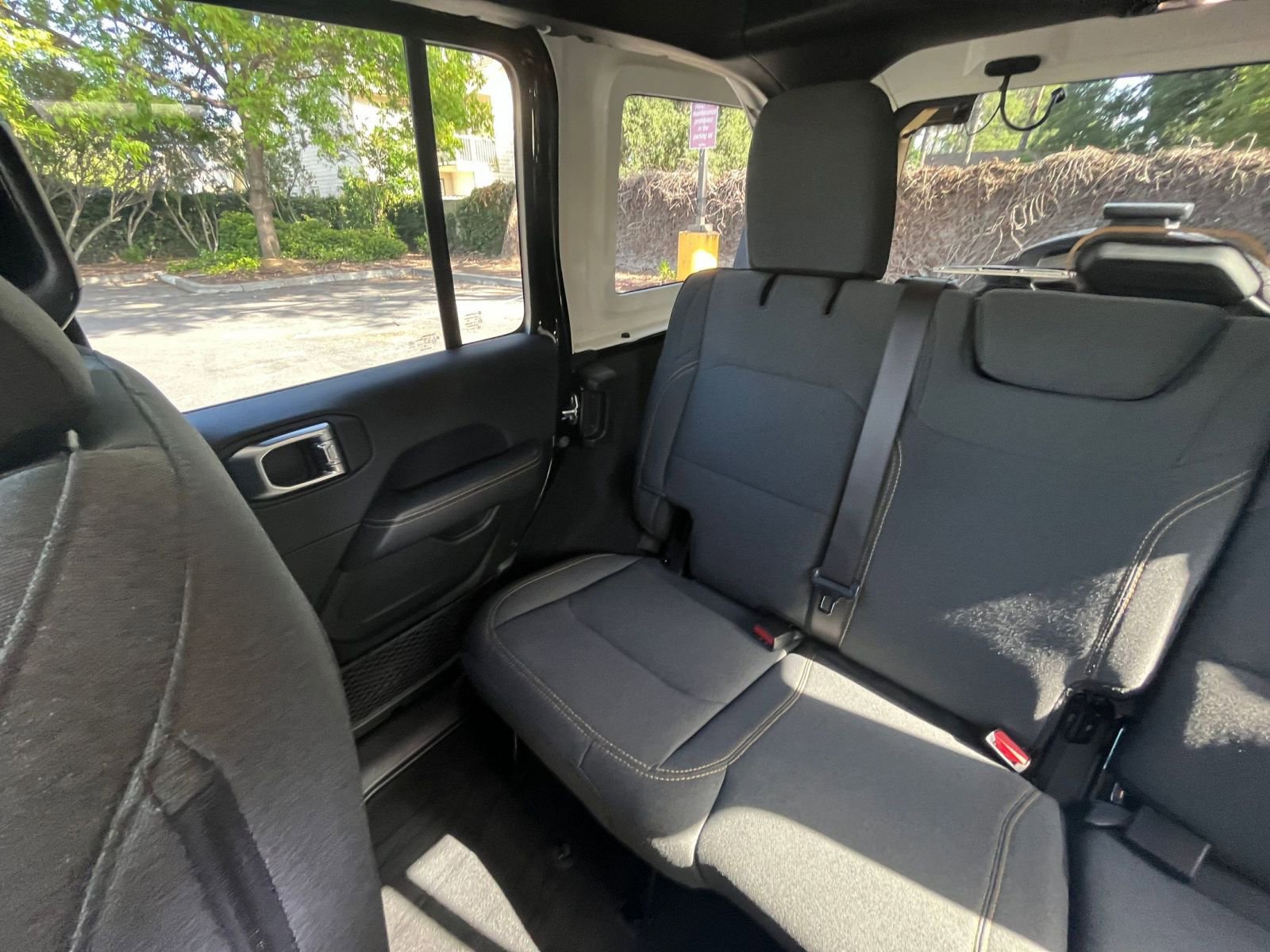 Used 2025 Jeep Wrangler Unlimited Sahara AWD/4WD image 39