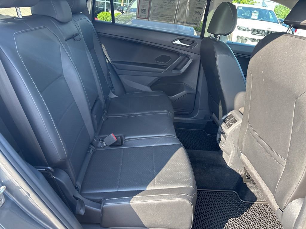 Used 2020 Volkswagen Tiguan SEL AWD/4WD image 43