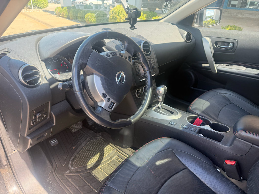 Used 2012 Nissan Rogue SL AWD/4WD image 2