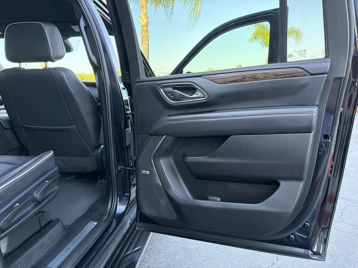Used 2023 Chevrolet Suburban Premier RWD image 41
