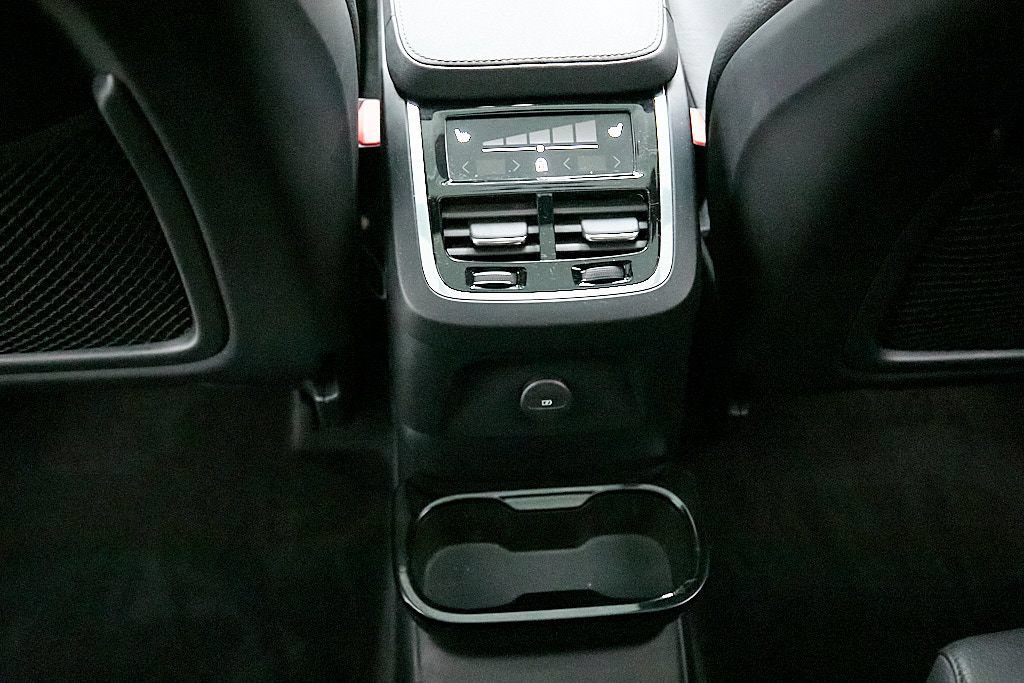 Certified 2024 Volvo XC90 T8 Plus AWD/4WD image 24