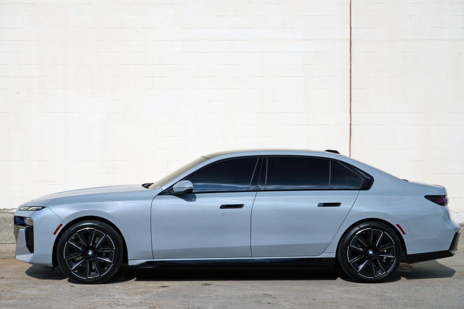 Used 2023 BMW 740i RWD image 54