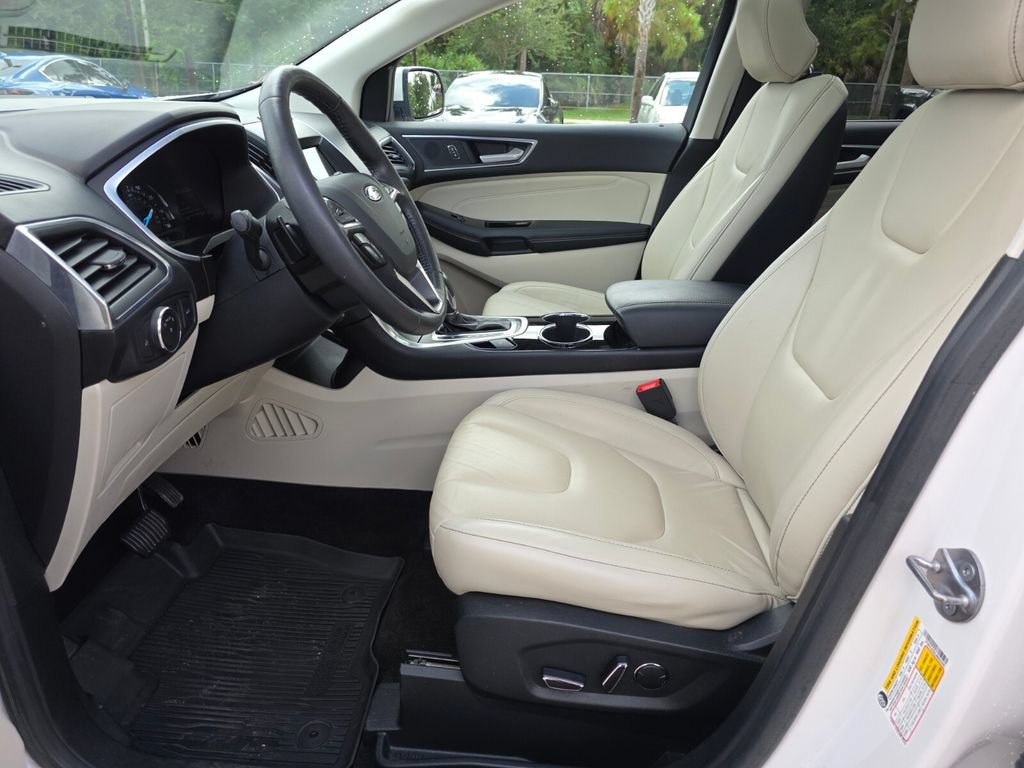 Used 2018 Ford Edge Titanium w/ Technology Package AWD/4WD image 26