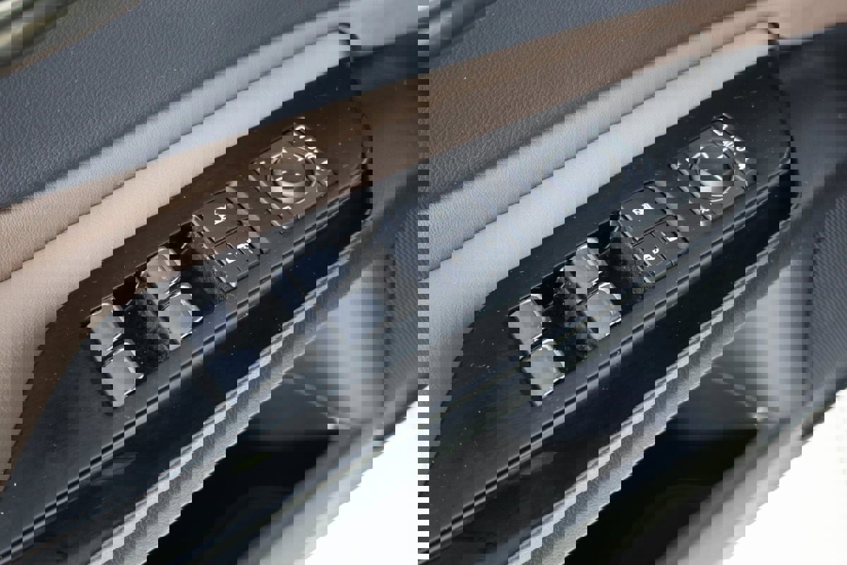 Used 2024 Lexus ES 350 Ultra Luxury w/ Accessory Package (Z2) image 22