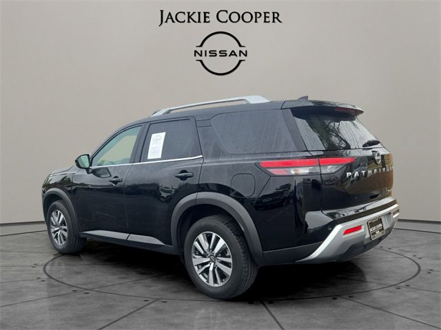 Certified 2025 Nissan Pathfinder SL image 3