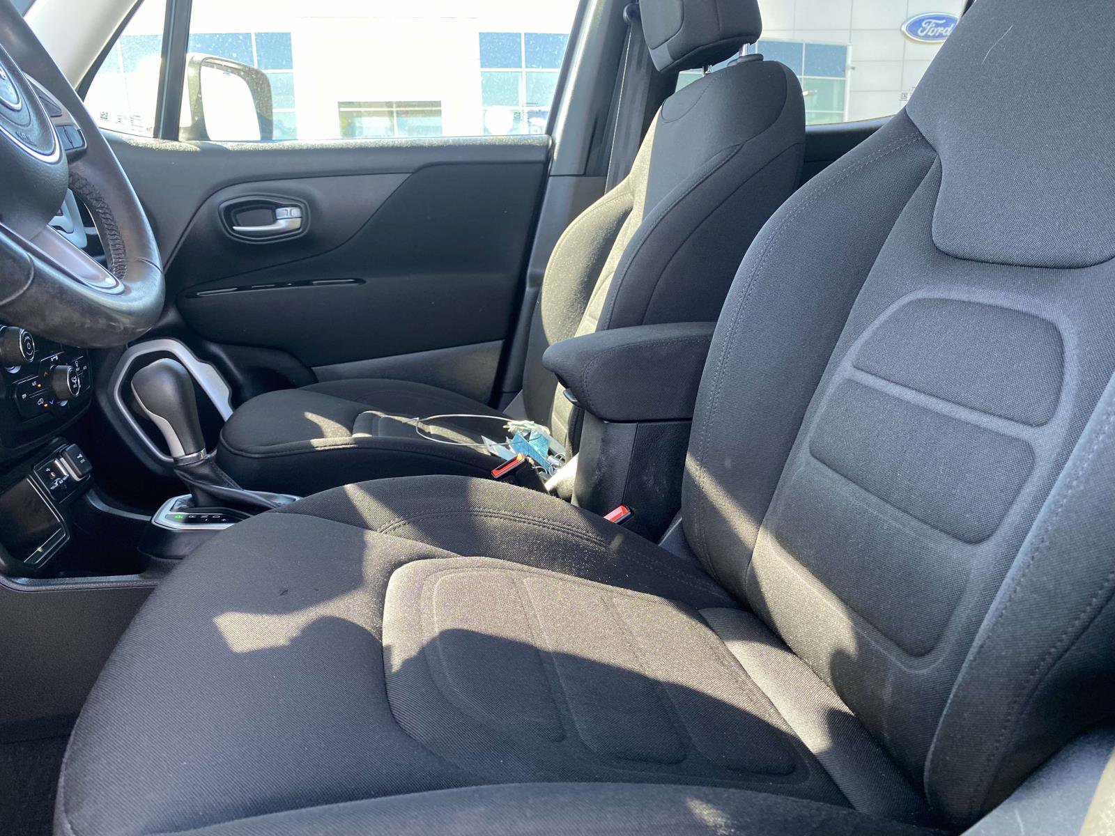Used 2020 Jeep Renegade Latitude FWD image 15