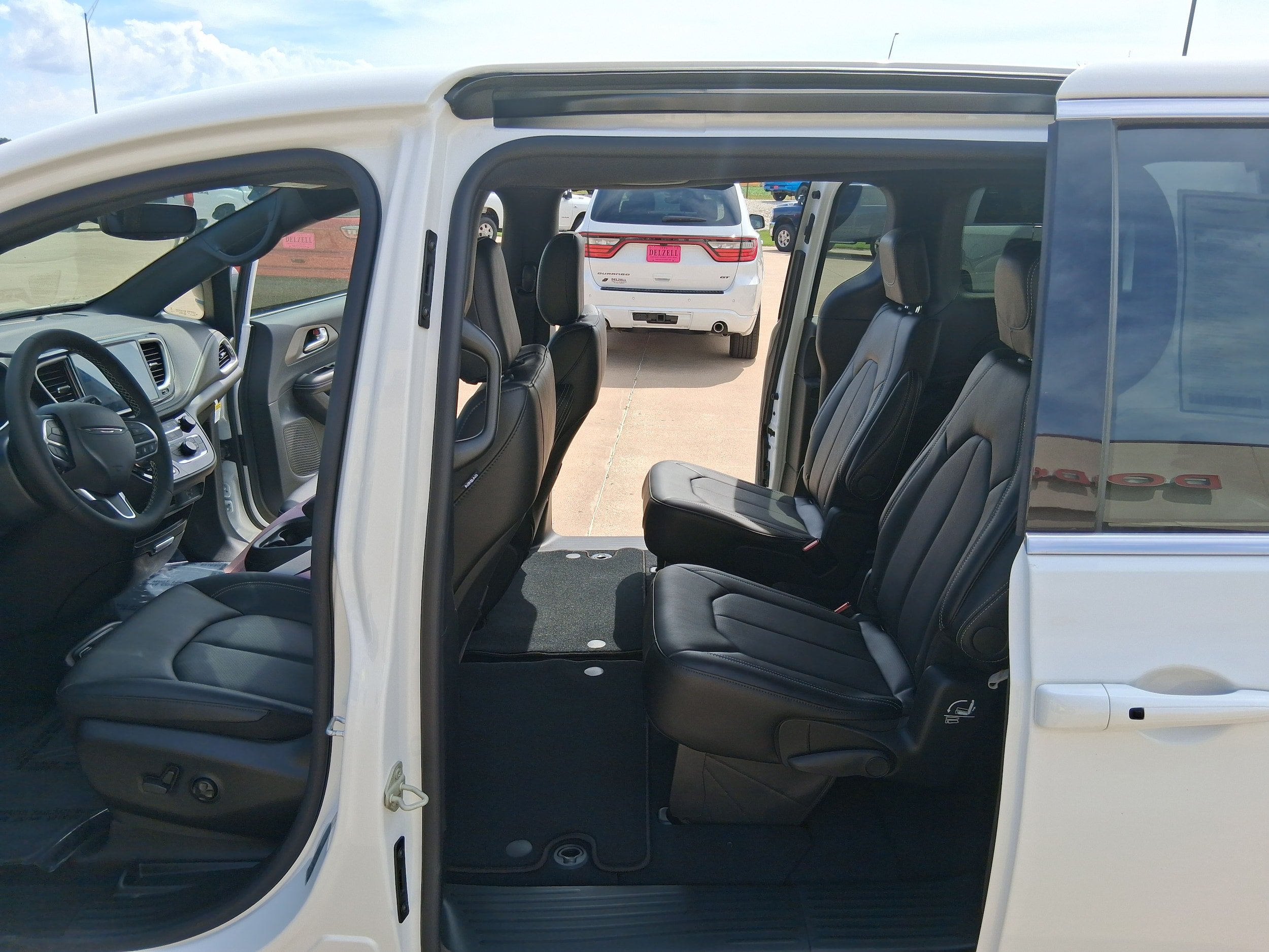 New 2027 Chrysler Pacifica Select FWD image 17