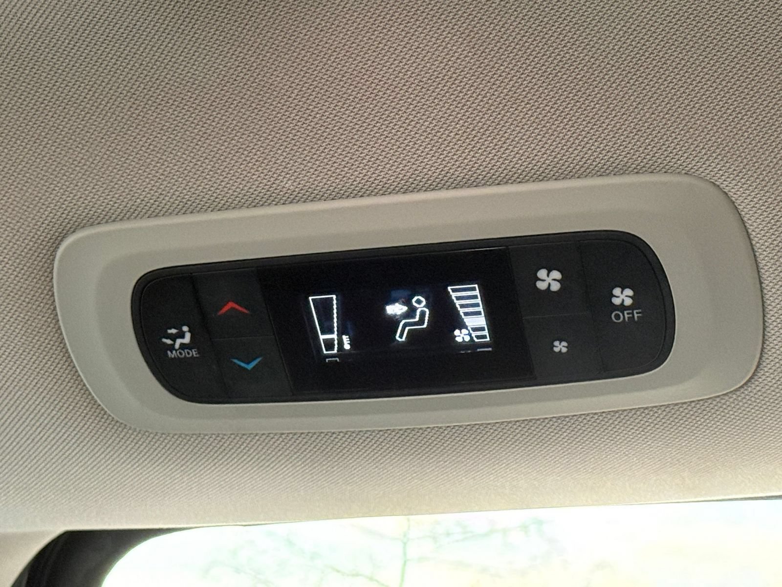 Used 2023 Chrysler Voyager LX FWD image 24
