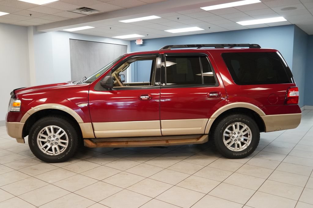 Used 2014 Ford Expedition XLT w/ Equipment Group 202A AWD/4WD image 2