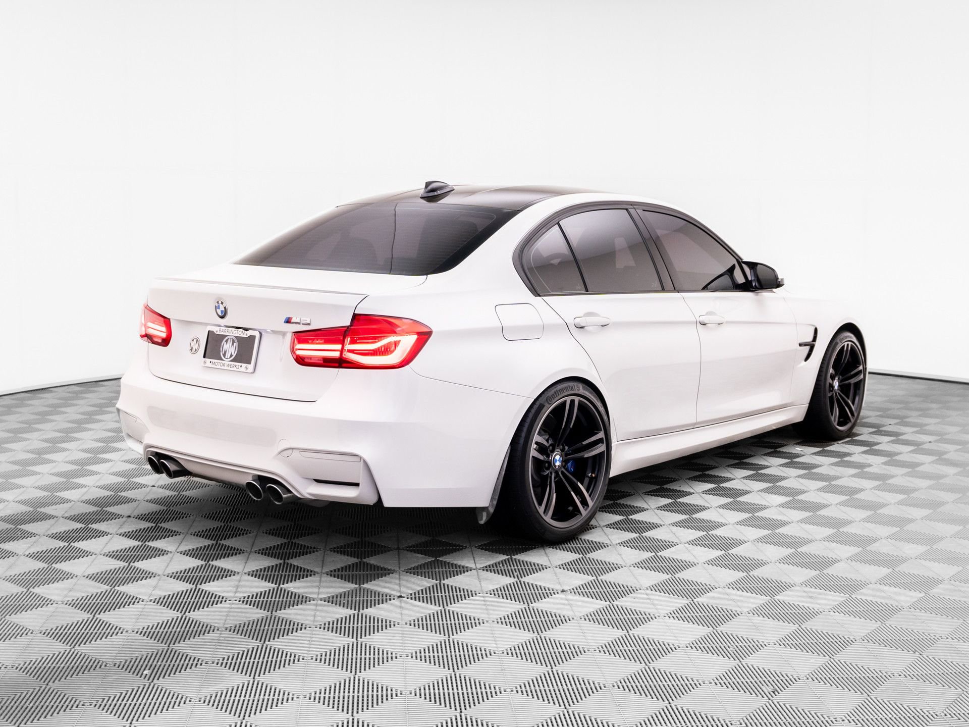 Used 2018 BMW M3 RWD image 5