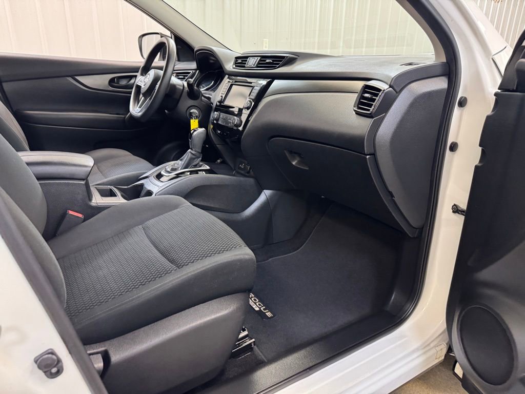 Used 2016 Nissan Rogue S w/ Appearance Package image 25