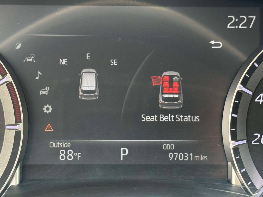 Used 2023 Toyota Highlander XLE AWD/4WD image 5
