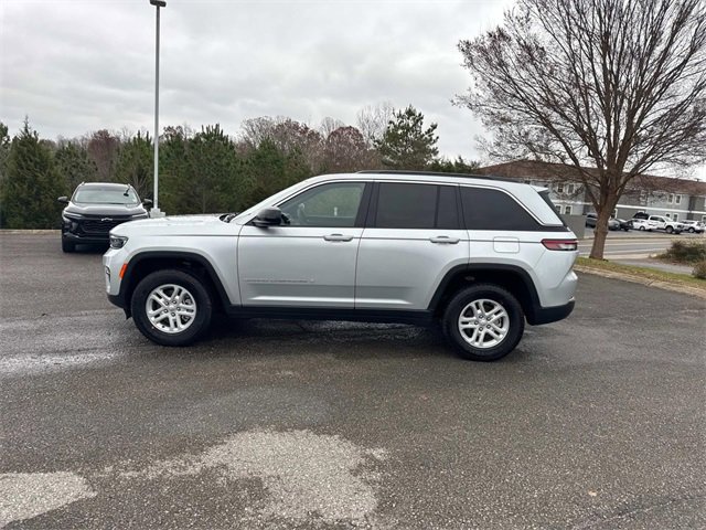 Used 2024 Jeep Grand Cherokee Laredo image 8