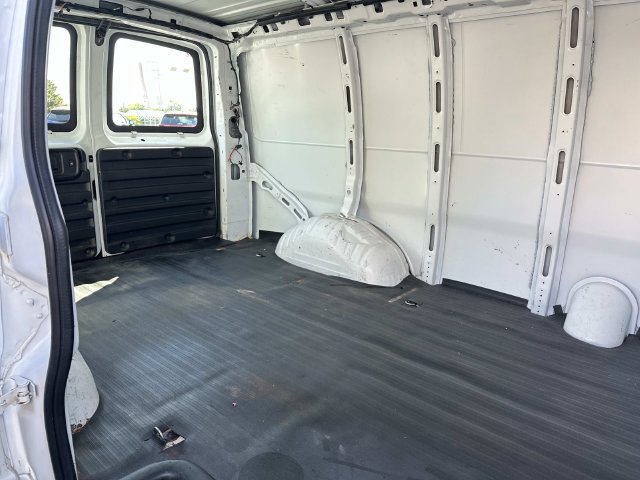 Used 2018 Chevrolet Express 2500 w/ Driver Convenience Package RWD image 15