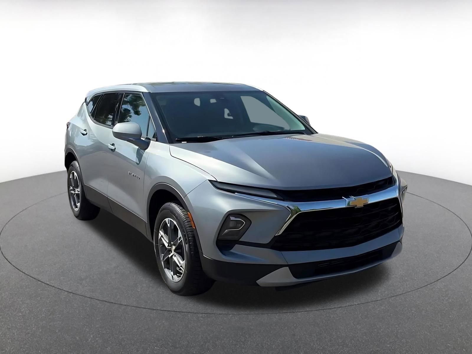 Used 2025 Chevrolet Blazer LT image 3