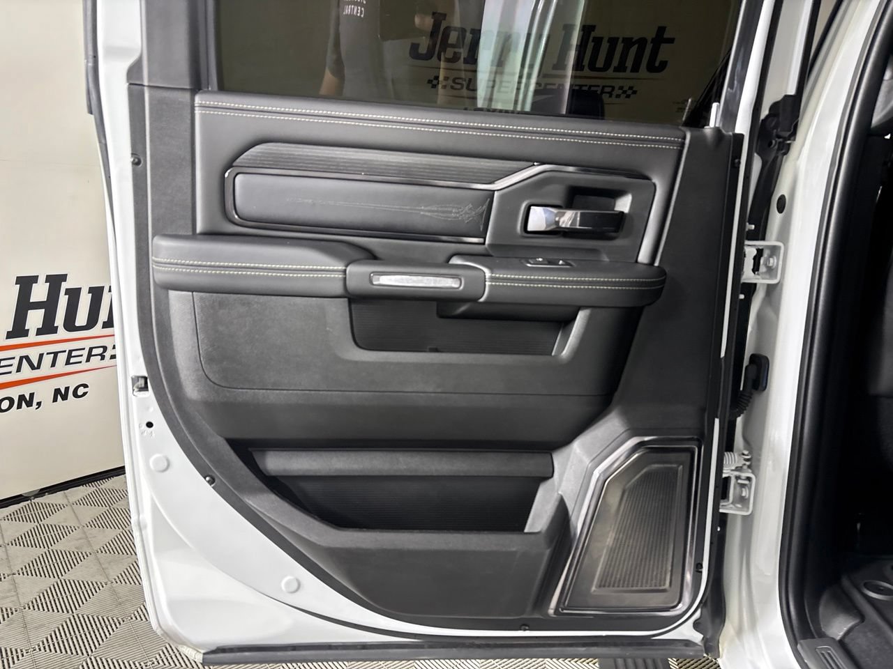 Used 2024 RAM 2500 Limited AWD/4WD image 21