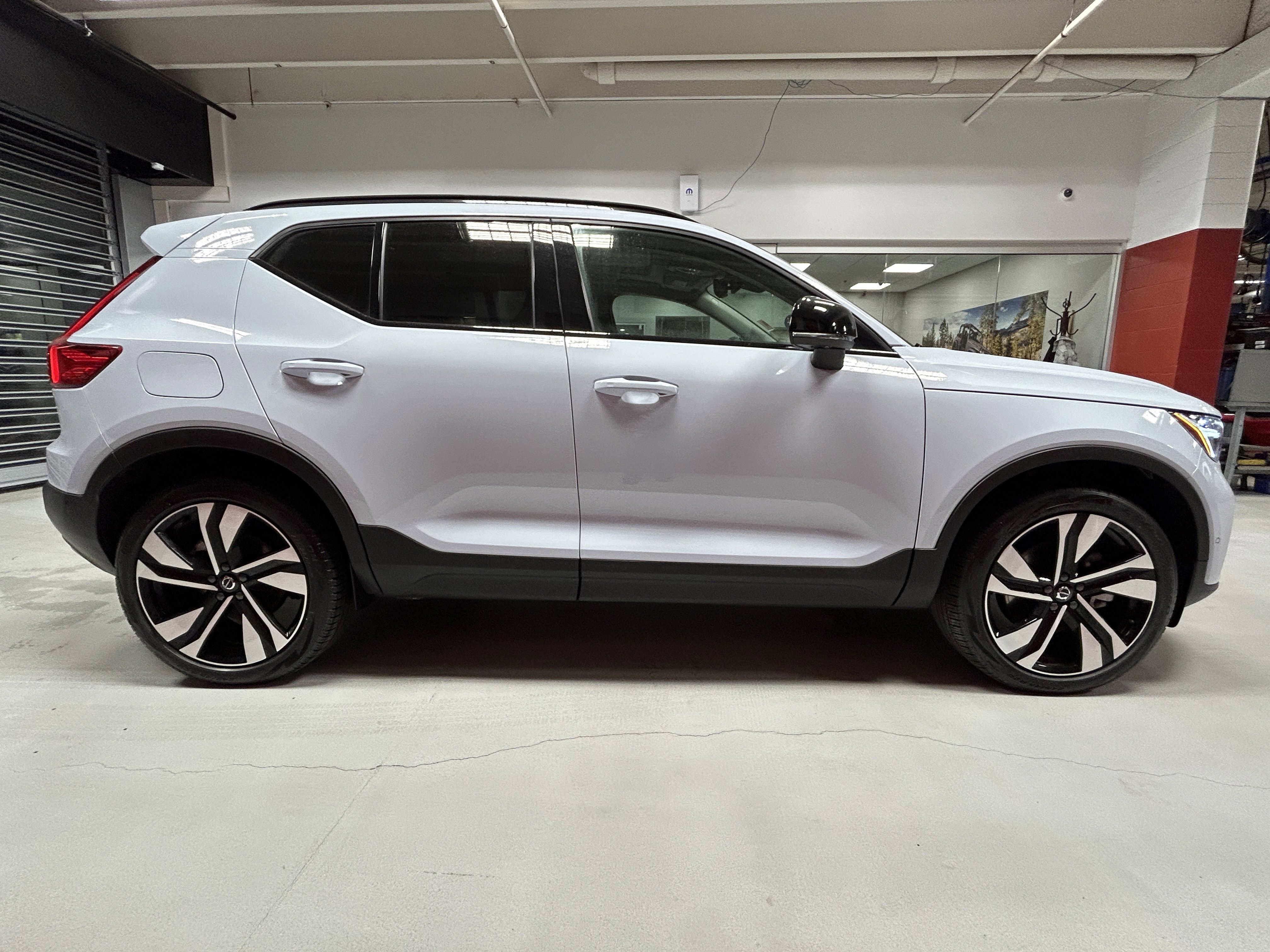 Used 2025 Volvo XC40 B5 Ultra w/ Climate Package image 15