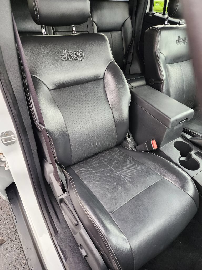 Used 2012 Jeep Liberty Sport AWD/4WD image 6