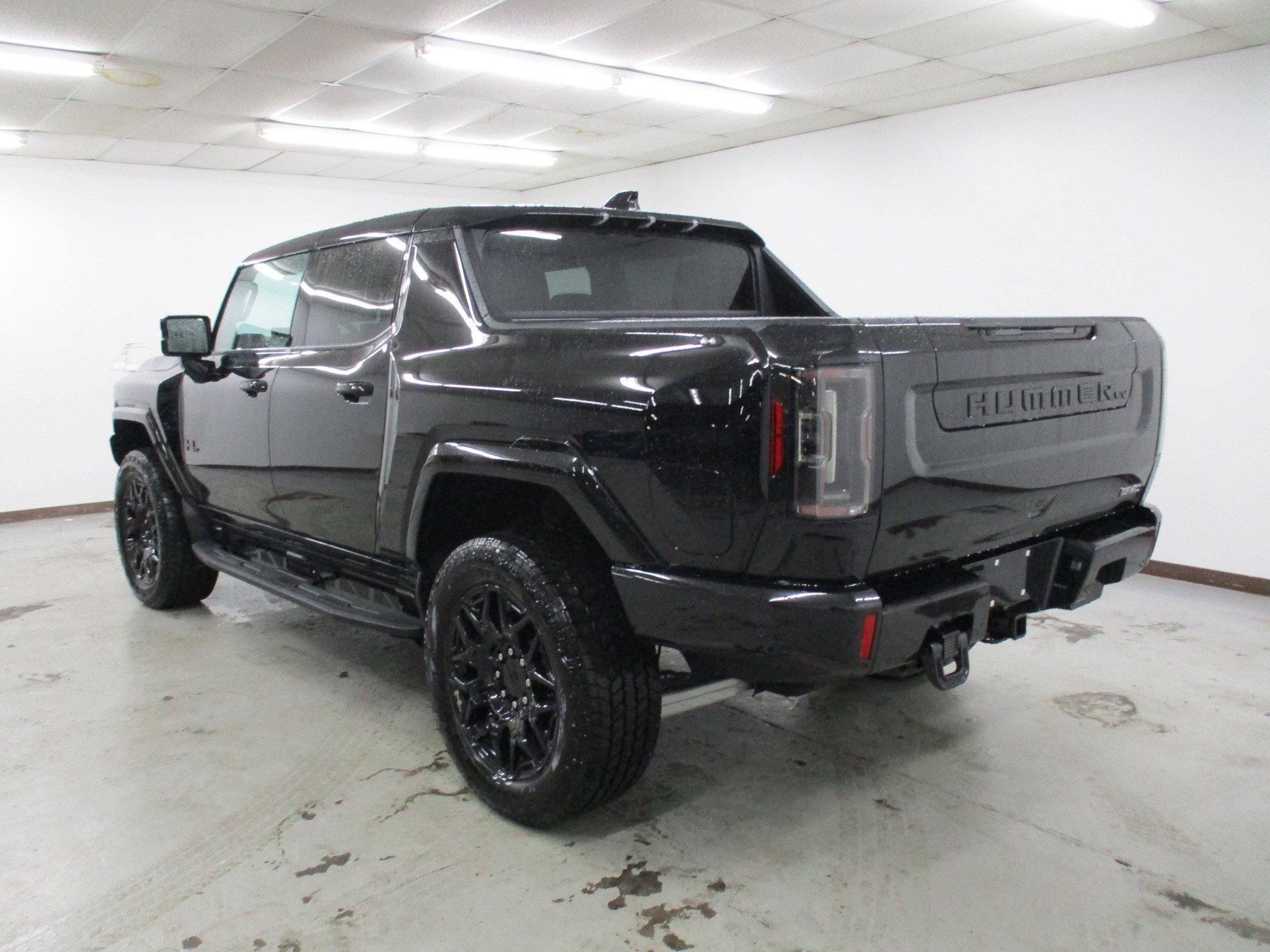 New 2025 GMC Hummer EV 3X w/ LPO, Dark Essentials Package image 3