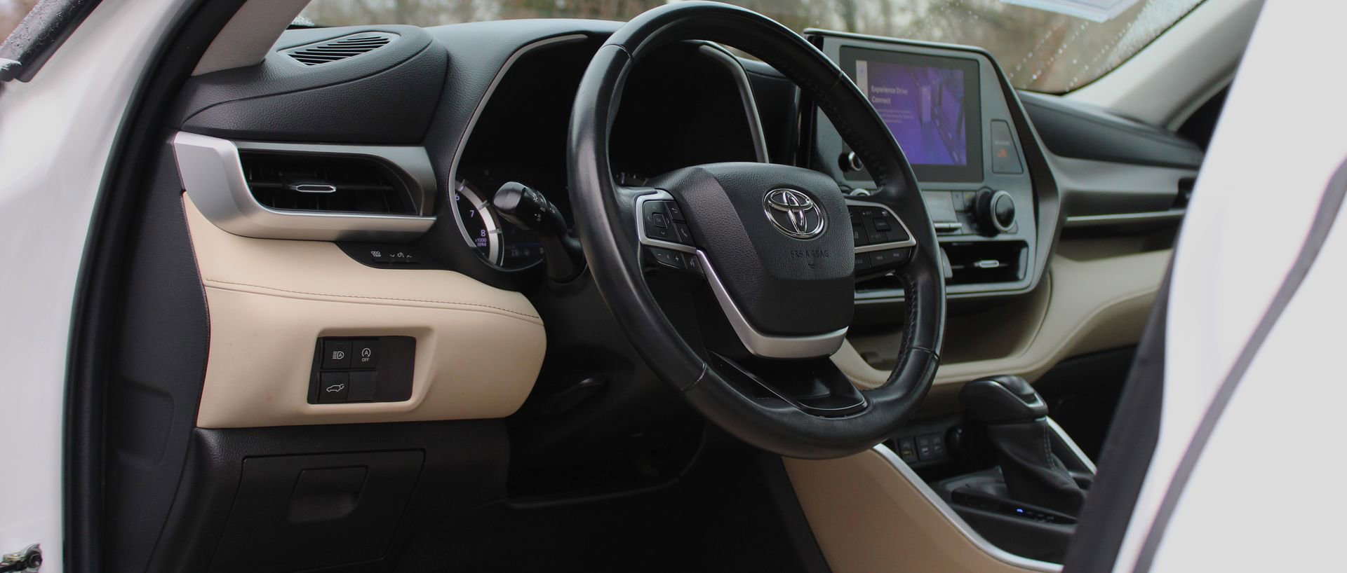 Used 2023 Toyota Highlander L image 14