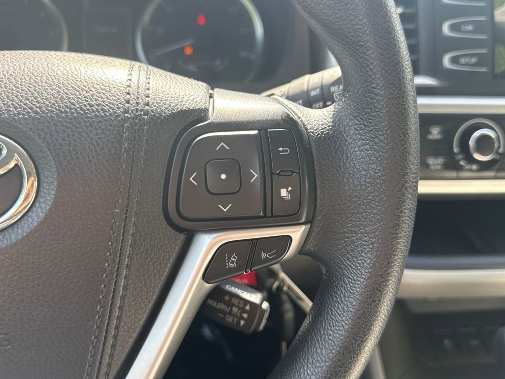 Used 2019 Toyota Highlander LE image 27