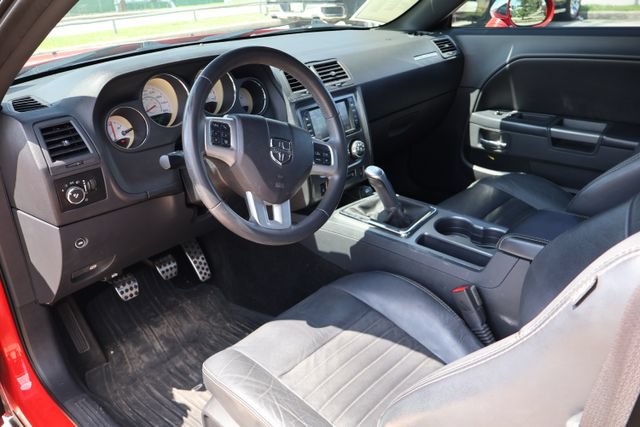 Used 2013 Dodge Challenger R/T Plus RWD image 9
