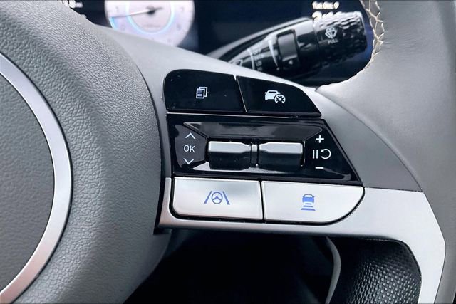 Certified 2025 Hyundai Elantra SEL image 19