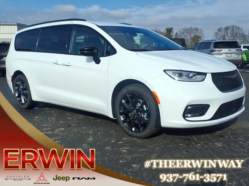 New 2026 Chrysler Pacifica Select w/ S Appearance Package image 1