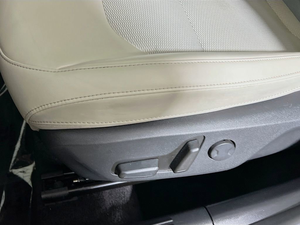 Used 2024 Kia Niro EX Touring FWD image 18