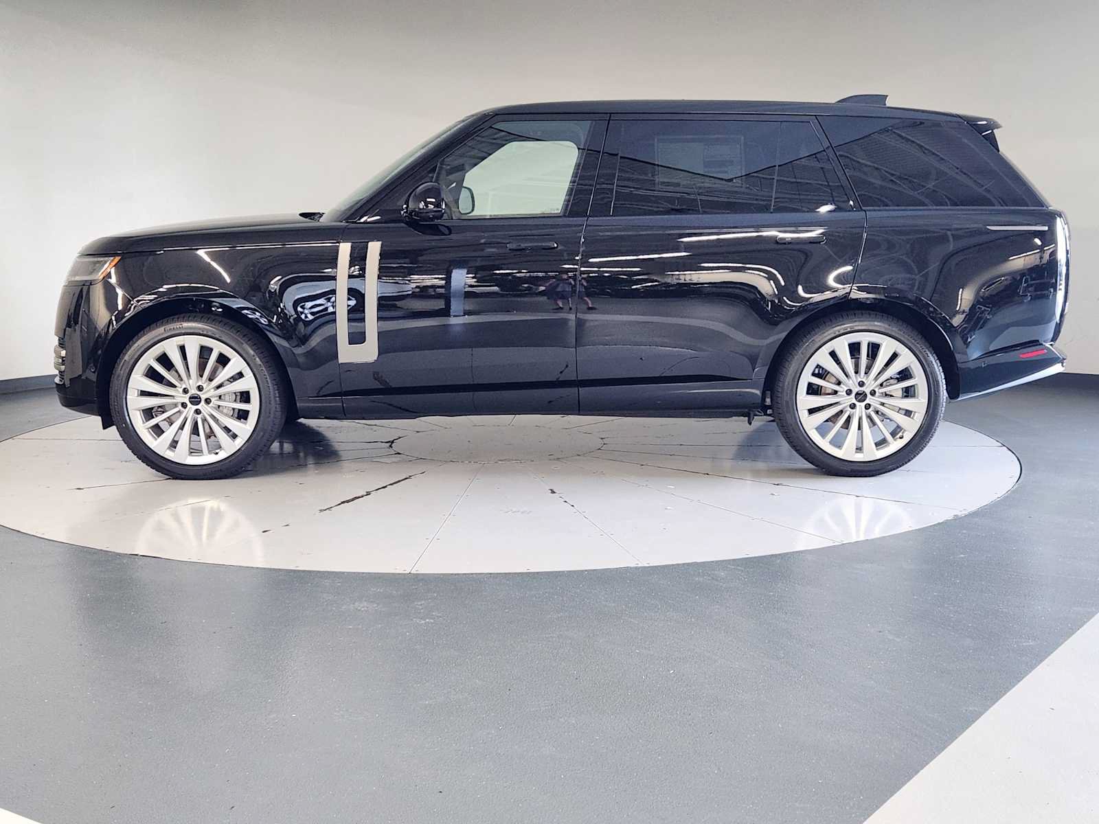 New 2026 Land Rover Range Rover Long Wheelbase SE AWD/4WD image 5