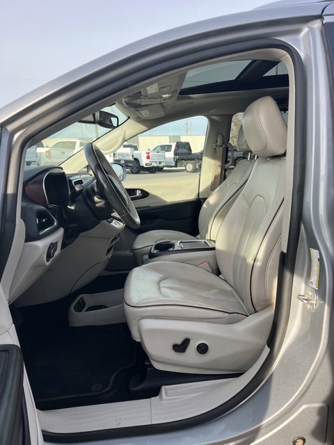 Used 2020 Chrysler Pacifica Limited image 30