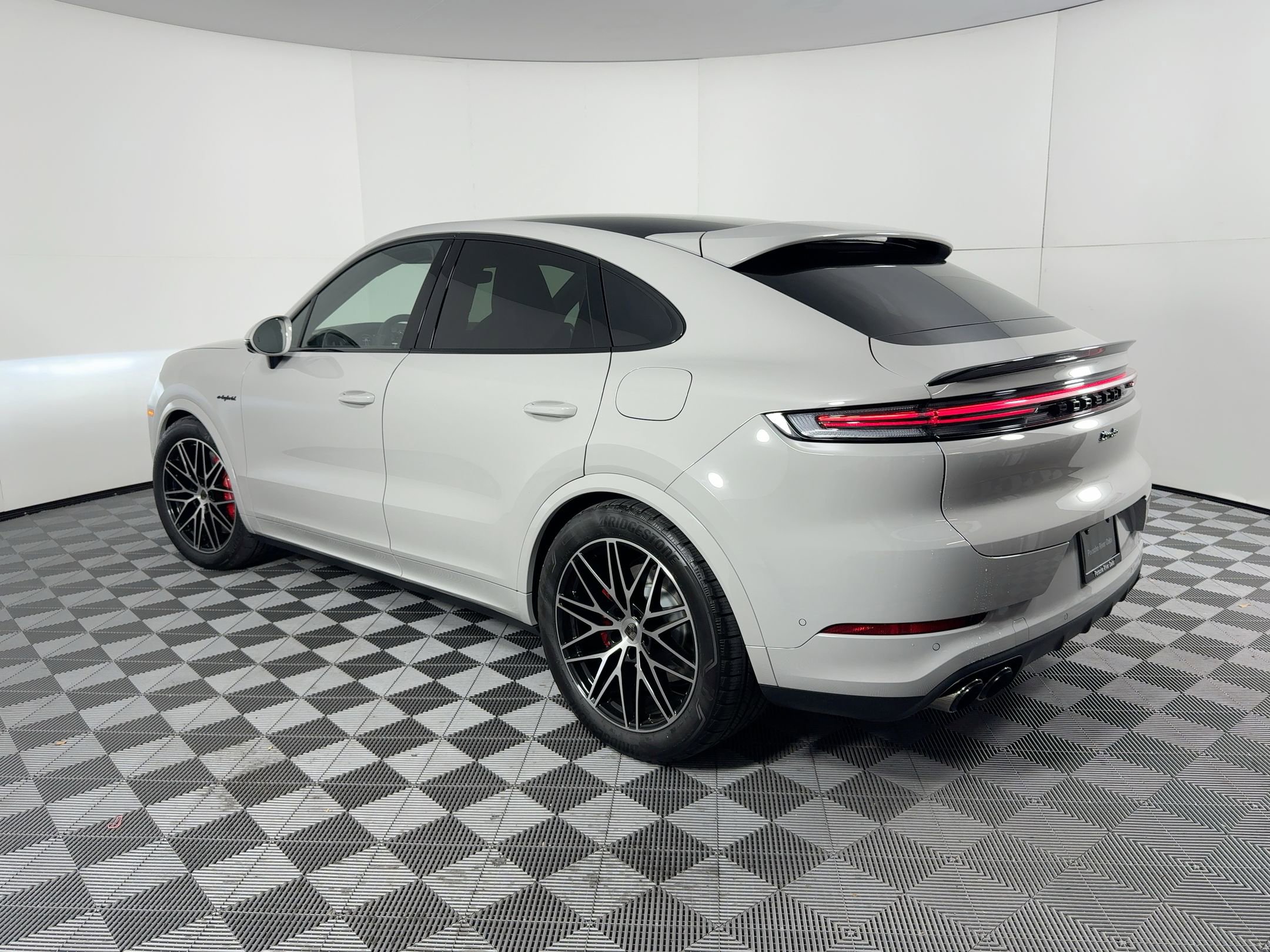 New 2026 Porsche Cayenne Turbo image 3