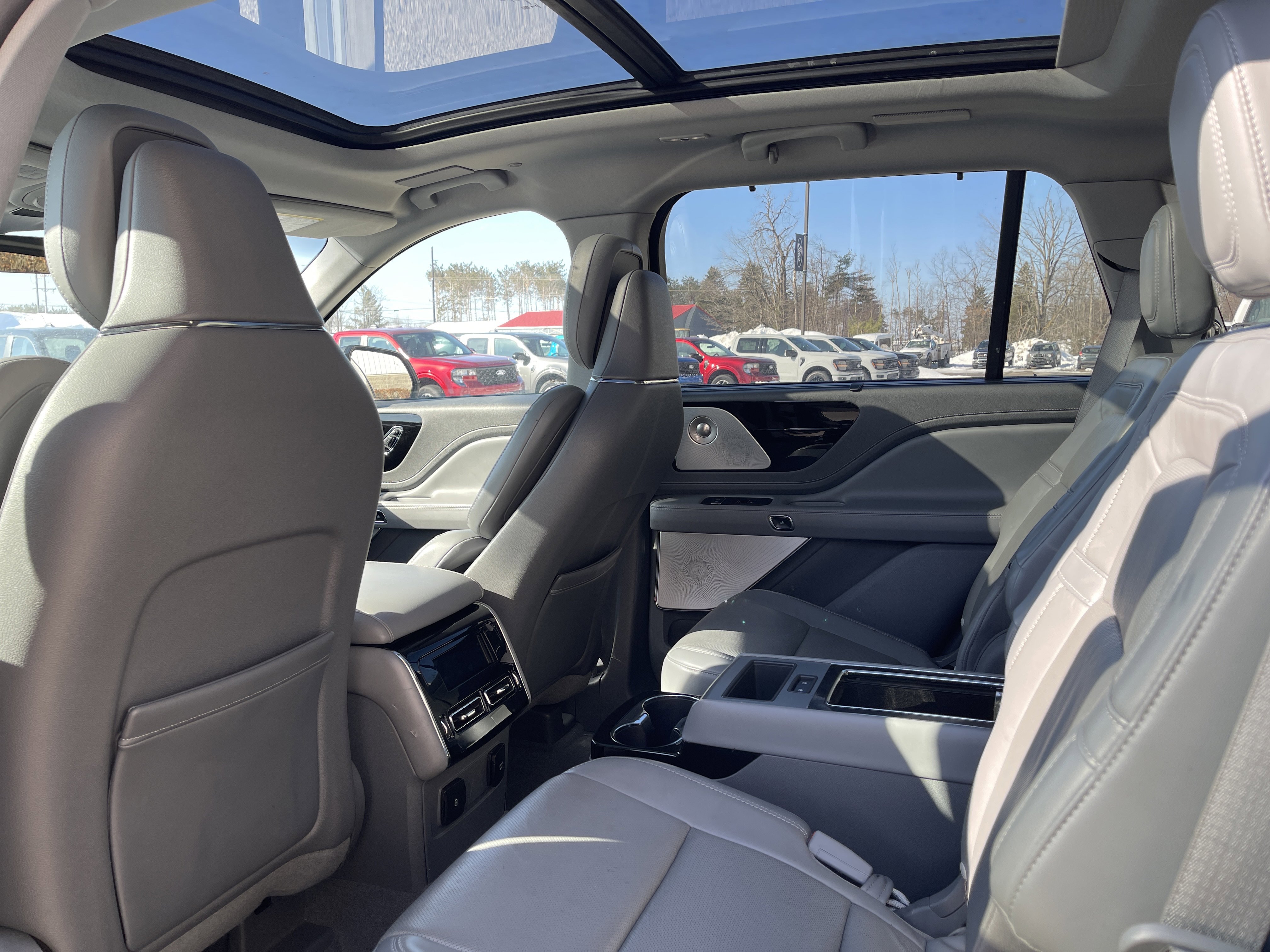 Used 2020 Lincoln Aviator Reserve w/ Equipment Group 202A image 11